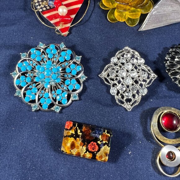 Vintage Costume Jewelry Brooch Lot Of 8 Assorted Designs & Colors Rhinestones Fl - Picture 4 of 5